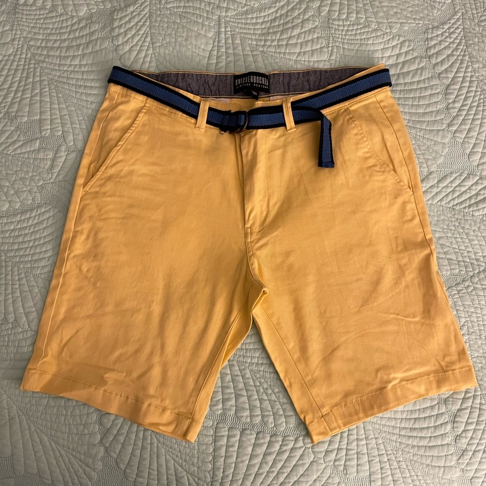 Knickerbocker shorts with belt. 33W.